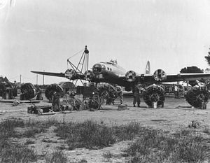 B-17 ground crew changing engines