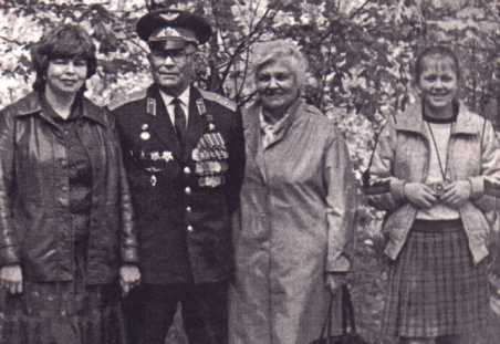 Pepelyayev and his family in 1990
