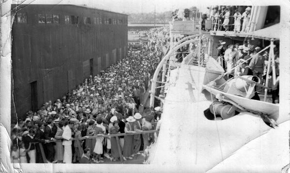 crowds in New London, CT boarding HMS Dragon